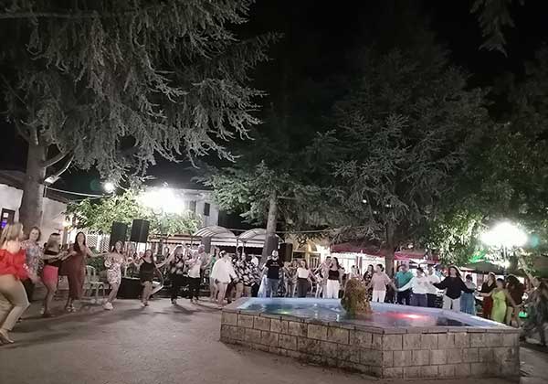 Εράτυρα: Αντάμωμα απανταχού Ερατυραίων και γλέντι στην πλατεία