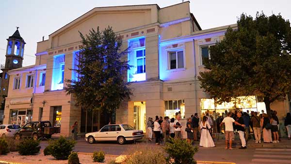 Δήμος Γρεβενών: Εντυπωσιακές επιχρωματισμένες φωτογραφίες από τα παλιά Γρεβενά – Άνοιξε η έκθεση «Χρωματο-μεγεθύνσεις» στη Δημοτική Αίθουσα Τέχνης «Αριστοτέλης Βαρσάμης»