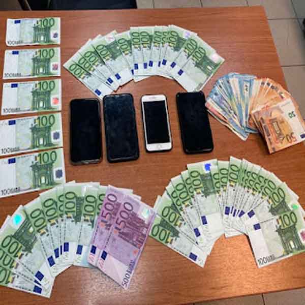 Πιερία: Το έπαιζαν «λεφτάδες» με πλαστά χαρτονομίσματα