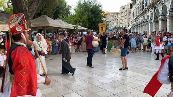 Το ποντιακό έθιμο «Τα Μωμοέρια», παρουσίασε στην Κέρκυρα ο Μορφωτικός Πολιτιστικός Σύλλογος Τετραλόφου Κοζάνης
