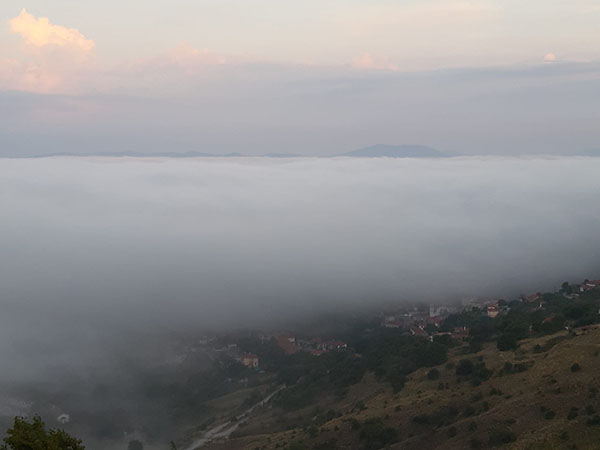 Η ομίχλη σκέπασε τα πάντα στο Μεταξά