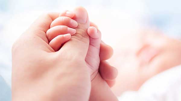 Θάνατος βρέφους στα Γρεβενά: «Δεν είχε κανένα πρόβλημα υγείας το μωρό μας» λέει η μητέρα