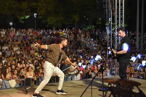 Ο Ηλίας Βρεττός στο “Πολιτιστικό Καλοκαίρι” του Δήμου Φλώρινας