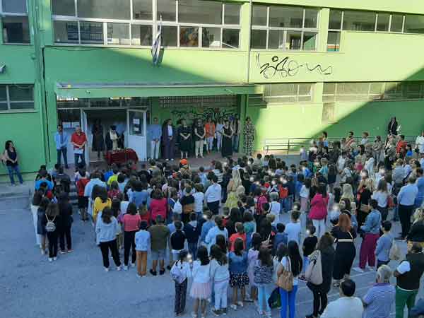 Η τέλεση του αγιασμού στο 2ο δημοτικό σχολείο Κοζάνης
