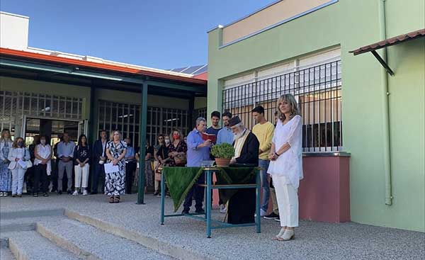 Ο αγιασμός του 3ου Γυμνασίου Κοζάνης με μια ιδιαίτερη νότα από τις ΗΠΑ