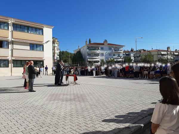 Το πρώτο κουδούνι και ο αγιασμός  στο 5ο και  2ο Γυμνάσιο Κοζάνης