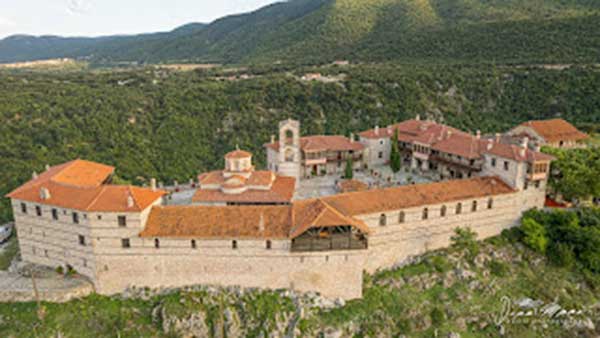 Μια πνευματική όαση στην κορυφή του Καλλίστρατου Όρους