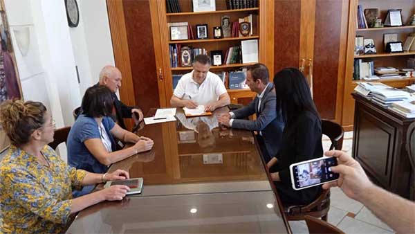 Υπογραφή εκτέλεσης έργου «Επισκευή – Συντήρηση οδικού δικτύου Αγίου Αντωνίου προς Σιδηροχώρι», από τον Γιώργο Κασαπίδη