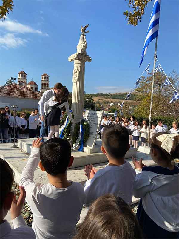 Κατάθεση στεφάνων και μαθητική παρέλαση στο Δρέπανο