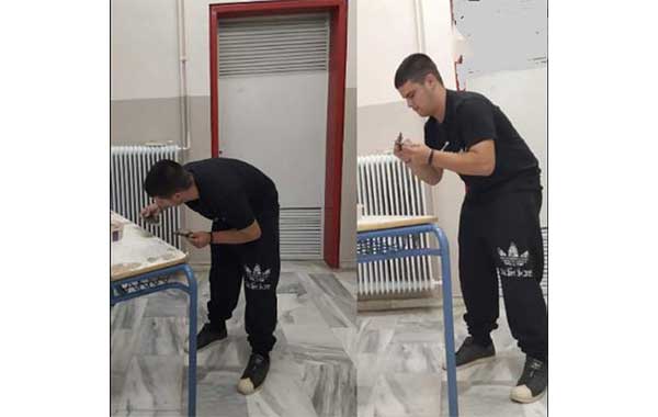 Μαθητής του ΕΠΑΛ επισκευάζει θρανία
