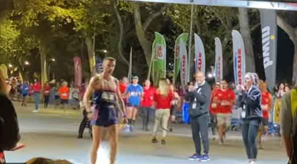 Πρώτος ο Μιχάλης Παρμάκης στον 10ο Διεθνή Νυχτερινό Ημιμαραθώνιο Θεσσαλονίκης