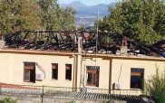 Κοζάνη: Κάηκε το ιστορικό δημαρχείο Σερβίων – Σώθηκαν οι δύο νέες πτέρυγες