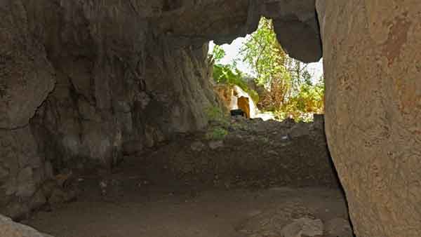 Σαράντα σπήλαια αποκάλυψε η υποχώρηση των υδάτων στη Μεγάλη Πρέσπα