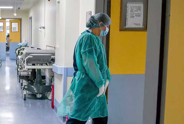 Ανεμβολίαστοι υγειονομικοί: Επιστροφή στο ΕΣΥ με αυστηρά μέτρα – Τι εξετάζει το υπουργείο Υγείας