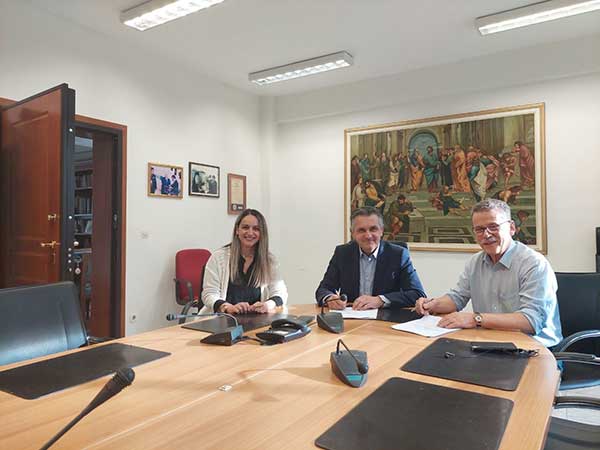 Υπογράφηκαν οι προγραμματικές συμβάσεις για την υλοποίηση του έργου των πεζοδρομίων στο δρόμο Κοζάνη – Κοίλα και του έργου των πεζοδρομίων στο συνοικισμό παλλινοστούντων στο Πρωτοχώρι