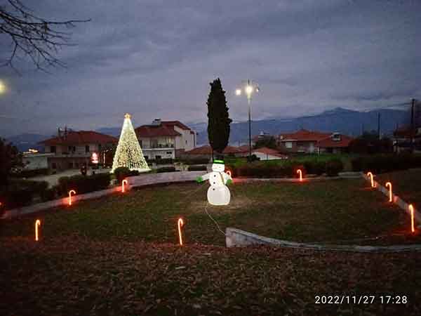 Ξεκίνησε ο Χριστουγεννιάτικος στολισμός και στο Πλατανόρρευμα Σερβίων