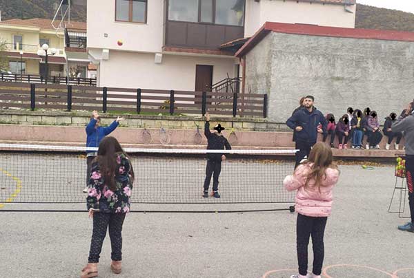 Επίσκεψη – ενημέρωση στο Δημοτικό Σχολείο Ασβεστόπετρας από τον Όμιλο Αντισφαίρισης Πτολεμαΐδας