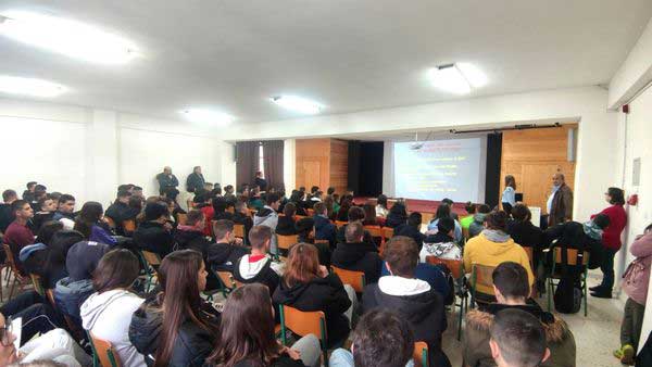 1ο ΕΠΑ.Λ Σερβίων: Ενημέρωση- επιμόρφωση από το Αστυνομικό Τμήμα Σερβίων για την οδική ασφάλεια