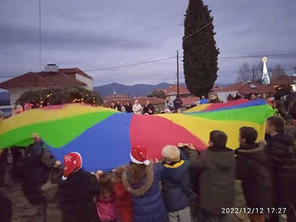 Χριστουγεννιάτικη γιορτή στη πλατεία Πλατανορρεύματος
