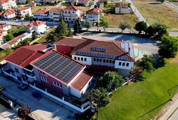 Ο πρώτος ενεργειακά αυτόνομος δήμος της χώρας…βραχυκύκλωσε: Τα φωτοβολταϊκά στο Άργος – Ορεστικό δεν συνδέθηκαν ποτέ στο δίκτυο του ΔΕΔΔΗΕ