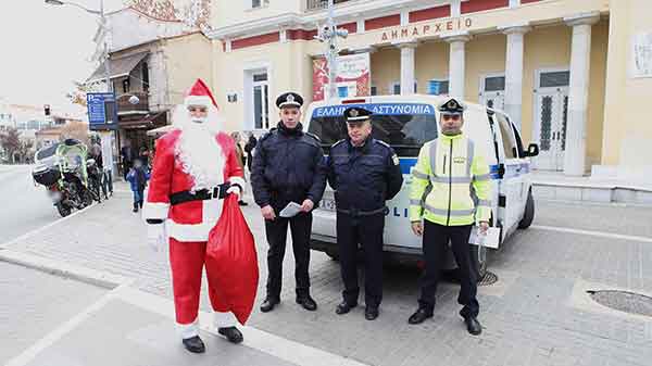 Ενημερωτικά φυλλάδια με συμβουλές οδικής ασφάλειας με τίτλο « Πόλη για όλους… είμαστε όλοι ένα» διανεμήθηκαν από αστυνομικούς του Τμήματος Τροχαίας Κοζάνης