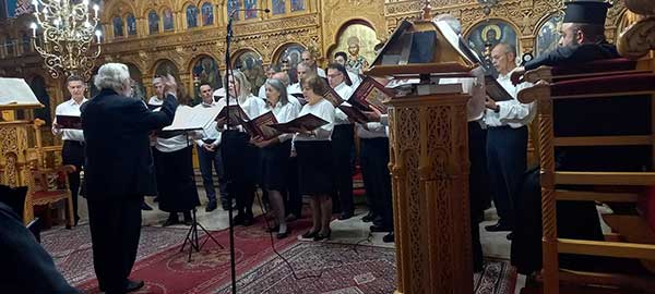 Χριστουγεννιάτικοι ύμνοι από την Βυζαντινή χορωδία Κοζάνης “Τρεις Ιεράρχες” στον Ιερό Ναό του Αγίου Νικολάου Κρόκου