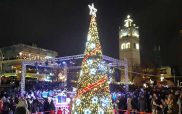 Άναψε το Χριστουγεννιάτικο δέντρο στην Κοζάνη – Επίσημη έναρξη των εκδηλώσεων