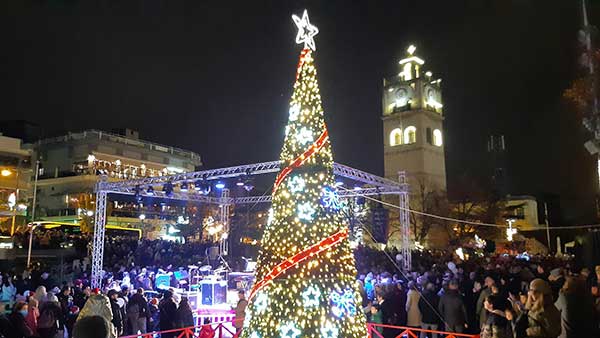 Άναψε το Χριστουγεννιάτικο δέντρο στην Κοζάνη – Επίσημη έναρξη των εκδηλώσεων