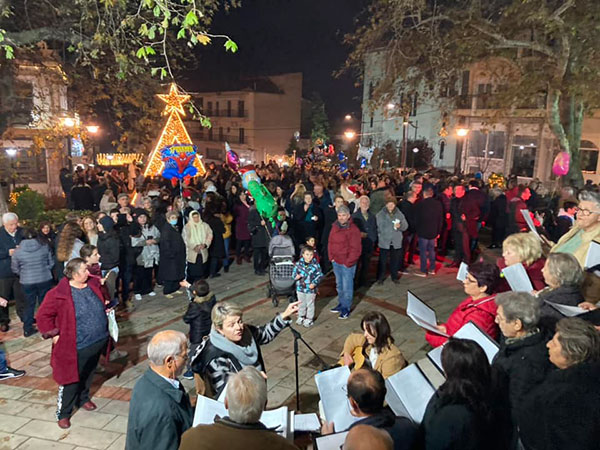 Φωταγωγήθηκε το χριστουγεννιάτικο δέντρο στα Σέρβια