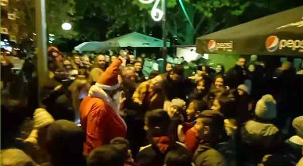 Πραγματοποιήθηκε η φωταγώγηση του χριστουγεννιάτικου δέντρου στην κεντρική πλατεία Δρεπάνου