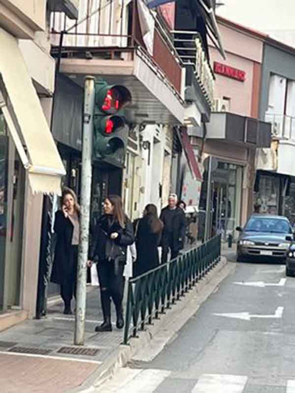 Σχόλιο αναγνώστη: Μήπως το φανάρι στην οδό Μεγάλου Αλεξάνδρου θέλει διόρθωση-προσανατολισμό;