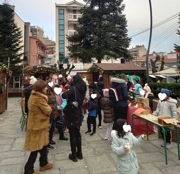 Κάθε μέρα χριστουγεννιάτικη γιορτή στα ξύλινα σπιτάκια του Δήμου Γρεβενών (Φωτογραφίες)