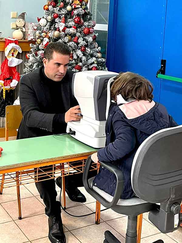 Οπτικά Κάτανας: Πραγματοποιήθηκε σήμερα δωρεάν οπτομετρική εξέταση σε όλα τα παιδιά και τους εκπαιδευτικούς της Ασβεστόπετρας