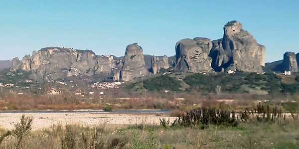 Καλαμπάκα: Τα Μετέωρα στην κορυφή των ταξιδιωτικών προτιμήσεων