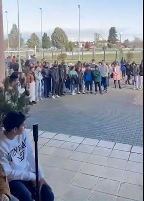 Οι μαθητές του Μουσικού Σχολείου Πτολεμαΐδας προέβησαν σε μουσική διαμαρτυρία