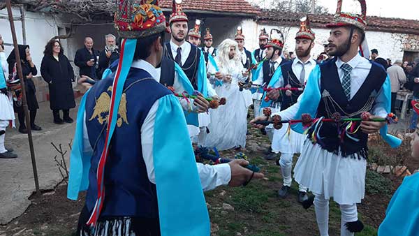 Δείτε νέες φωτογραφίες και βίντεο από τους Μωμόγερους της Σκήτης