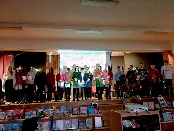 Ο Πέτρος και ο λύκος συναντούν τα Χριστούγεννα από το Μουσικό Σχολείο Σιάτιστας