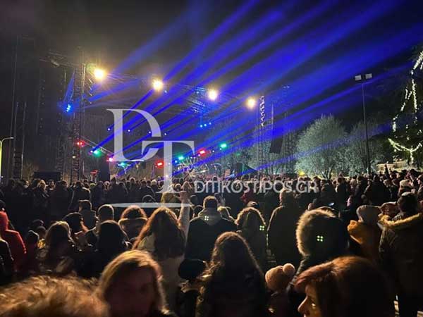 Γέμισε το πάρκο Ολυμπιακής φλόγας της Καστοριάς για τη συναυλία της Δέσποινας Βανδή