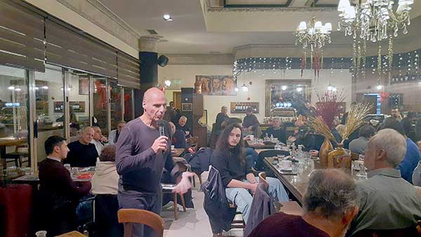 Συζήτηση του Γραμματέα του ΜέΡΑ25 με πολίτες στην Κοζάνη για την ακρίβεια και τα κόκκινα δάνεια