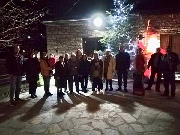 Πραγματοποιήθηκε το άναμμα του χριστουγεννιάτικου δέντρου στο Βυθό