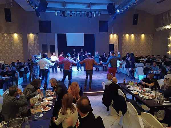 Μεγάλη επιτυχία γνώρισε ο χορός που διοργάνωσε χθες βράδυ η ομάδα του Τιτάν Σερβίων