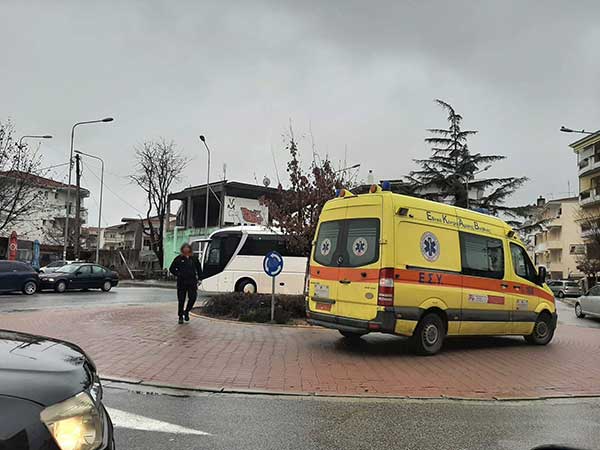 Σύγκρουση ασθενοφόρου με Ι.Χ. στον κόμβο προς Κρόκο