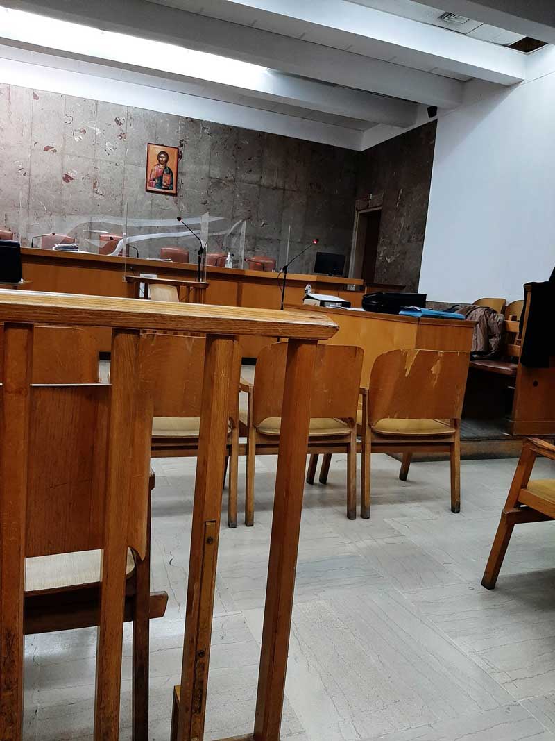 Διακοπή για τη δίκη του ειδικού φρουρού- “Ντροπή”φώναζε το ακροατήριο