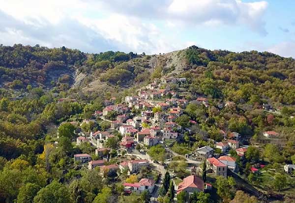 Καλλονή Γρεβενών: Το «μυστικό» χωριό που πρέπει να επισκεφτείς μία φορά στη ζωή σου