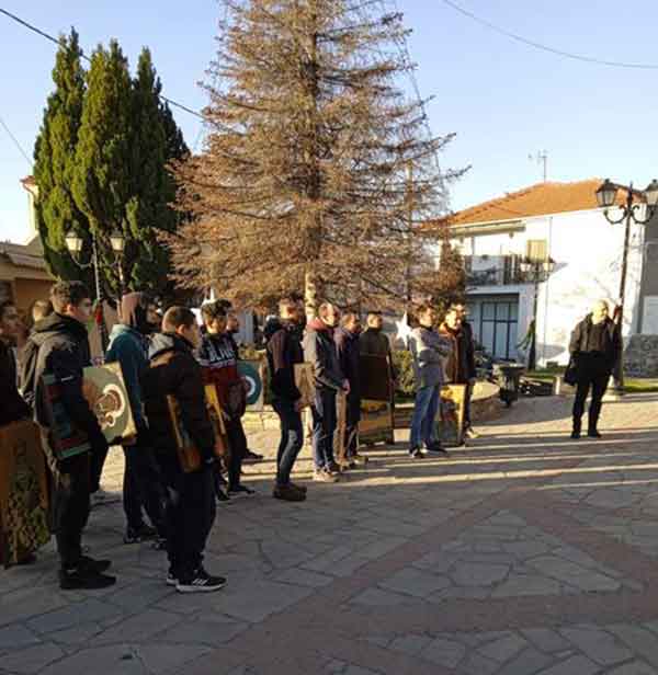 Αναβίωσε και φέτος το έθιμο του “Κύριε Ελέησον” στην Καρυδίτσα