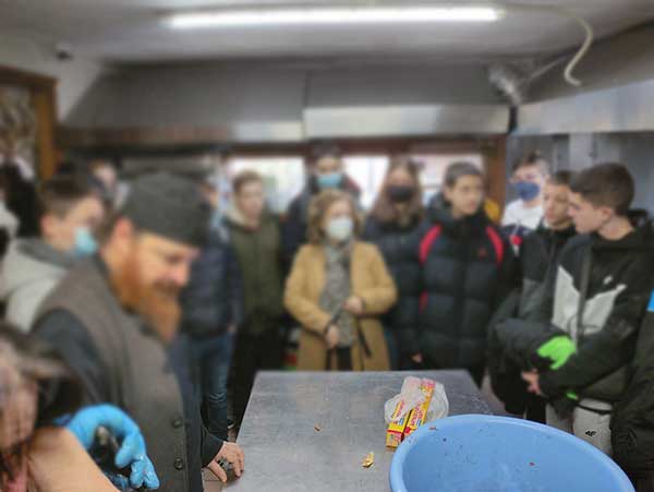 Μαθητές του Γυμνασίου-Λυκείου Τσοτυλίου επισκέφθηκαν τις εγκαταστάσεις των συσσιτίων της Ιεράς Μητροπόλεως Σισανίου & Σιατίστης