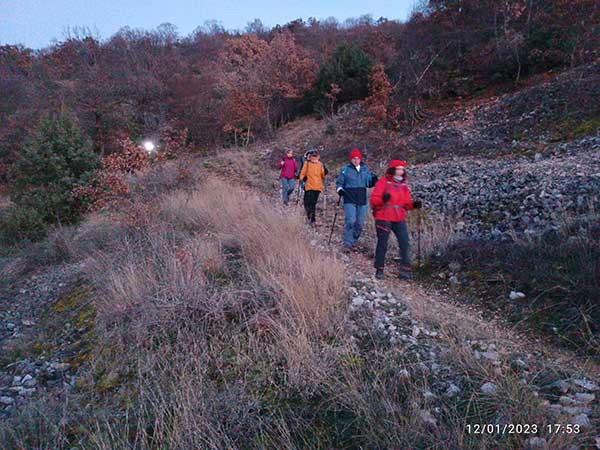 Μία απογευματινή βόλτα της ορειβατικής λέσχης Εορδαίας στα μονοπάτια του Προφήτη Ηλία Ασβεστόπετρας