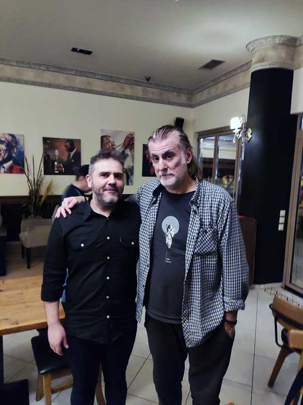 Ο Φίλιππος Πλιάτσικας στο Resto bar