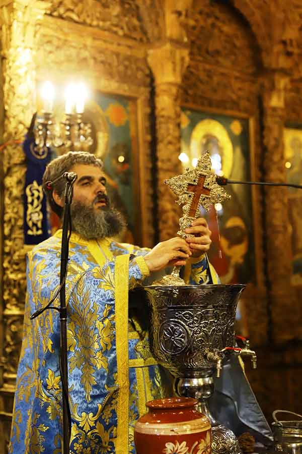 Tα Θεοφάνεια στον Ναό της Κοίμησης της Θεοτόκου στο Βελβεντό