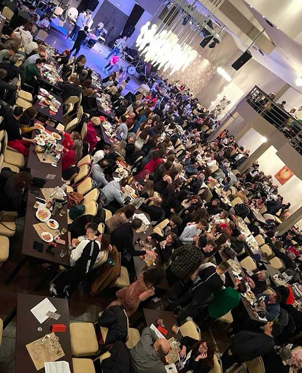 Πολύς κόσμος και κέφι στο χορό της Αναγέννησης Σερβίων